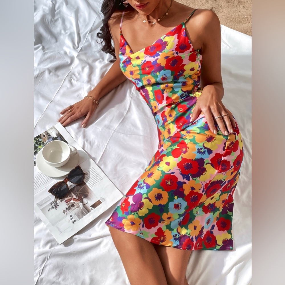All over floral satin dress (NWOT) fits big